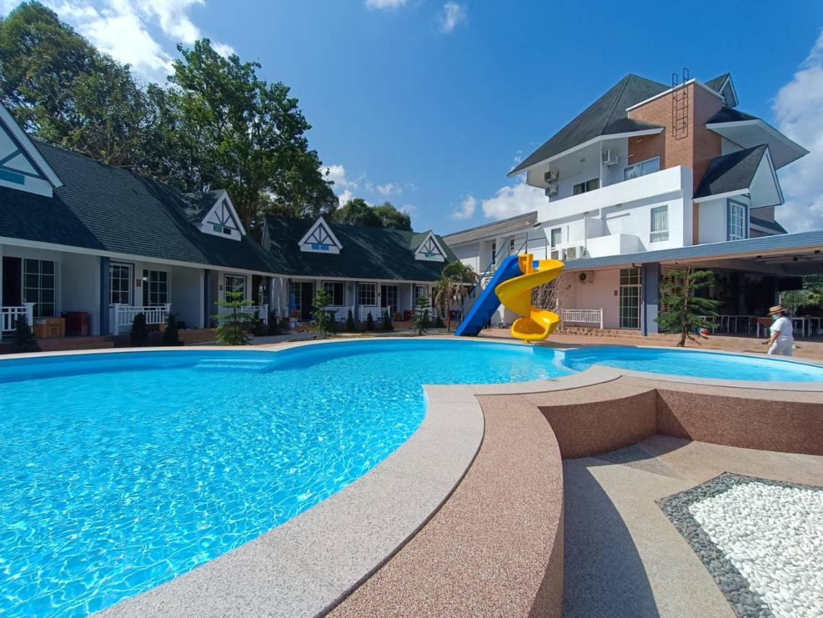 English Resotel : อิงลิช รีโซเทล ナコーンシータンマラート エクステリア 写真