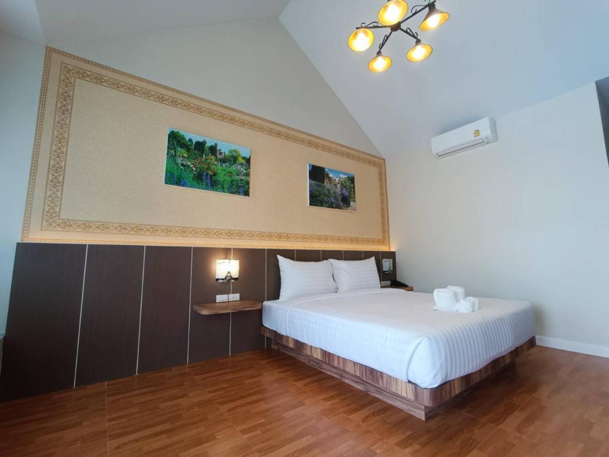 English Resotel : อิงลิช รีโซเทล ナコーンシータンマラート エクステリア 写真