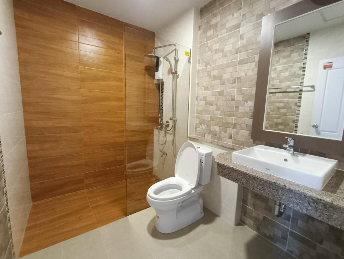 English Resotel : อิงลิช รีโซเทล ナコーンシータンマラート エクステリア 写真