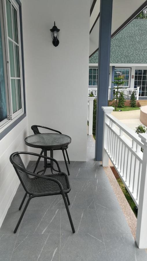 English Resotel : อิงลิช รีโซเทล ナコーンシータンマラート エクステリア 写真