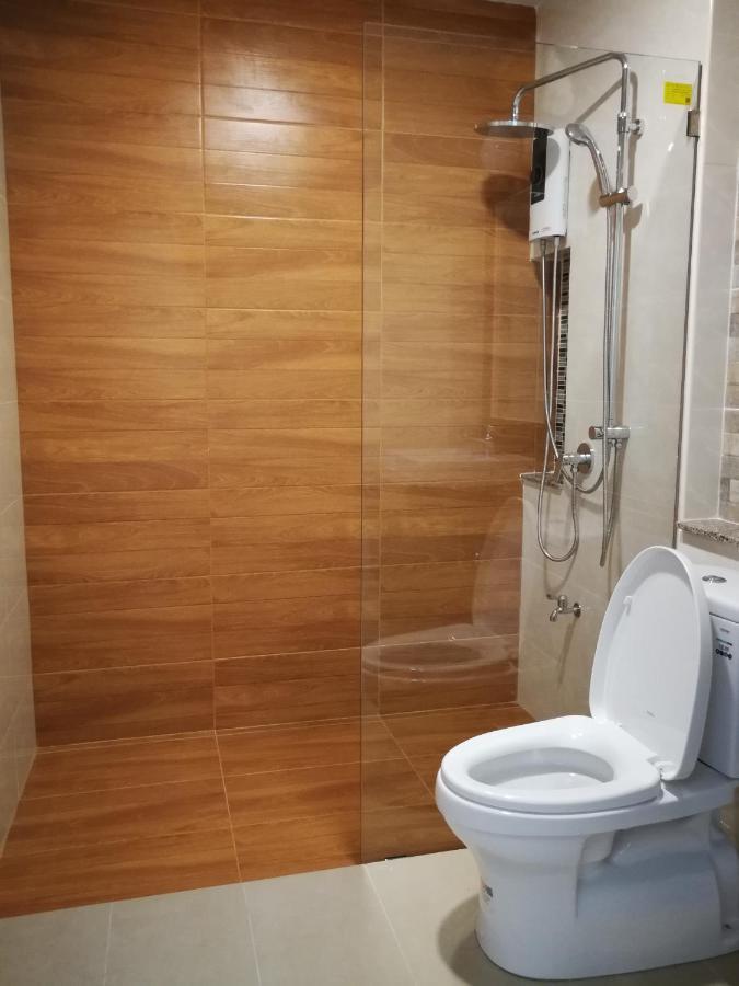 English Resotel : อิงลิช รีโซเทล ナコーンシータンマラート エクステリア 写真